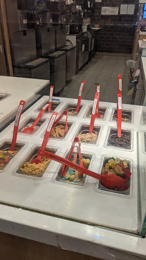 Frozen Yogurt Shop «Red Mango», reviews and photos, 61-47 188th St, Fresh Meadows, NY 11365, USA