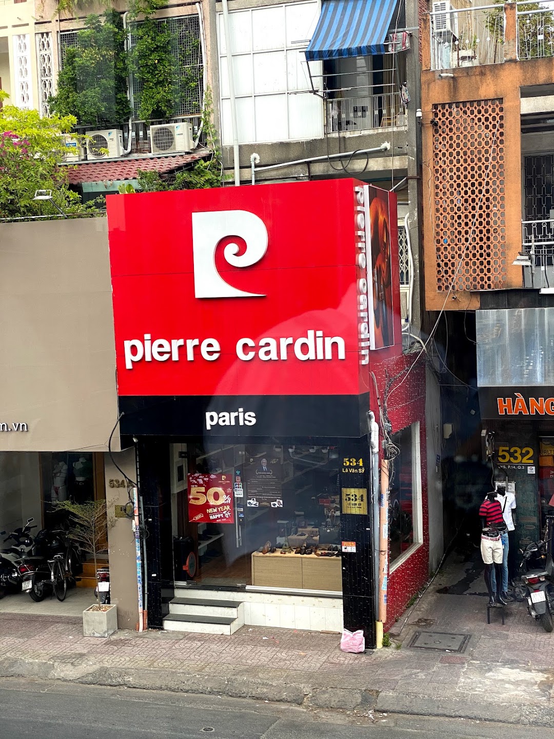 Pierre Cardin Paris Vietnam