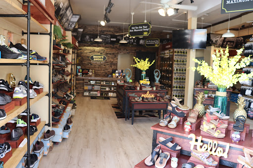 Shoe Store «SHOES-n-FEET», reviews and photos, 2398 Lombard St, San Francisco, CA 94123, USA