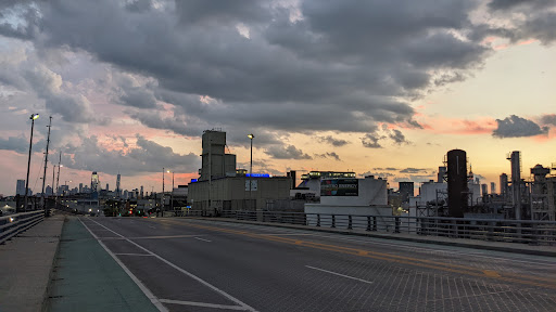 Self-Storage Facility «Greenpoint Storage Plus», reviews and photos, 425 Greenpoint Ave, Brooklyn, NY 11222, USA