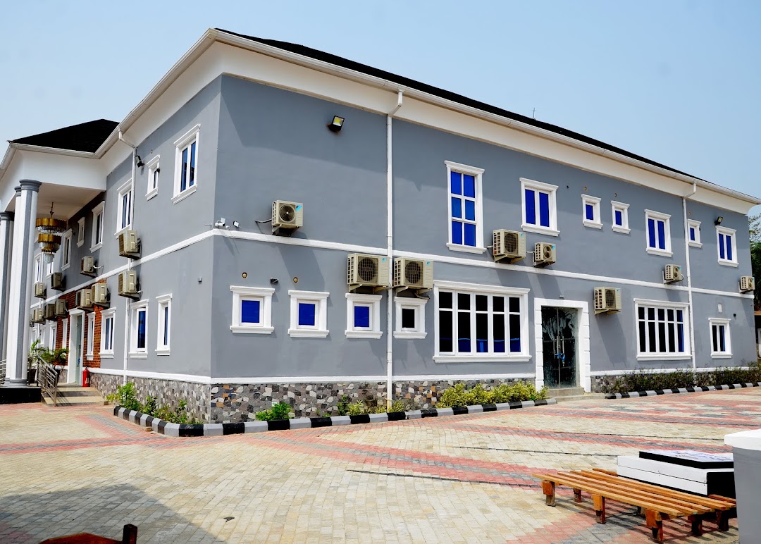 Estee Hotel