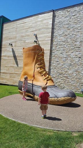Clothing Store «L.L. Bean», reviews and photos, 200 Hillside Rd, Cranston, RI 02920, USA