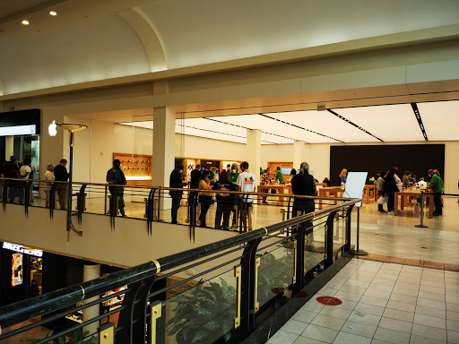 Computer Store «Apple Crabtree Valley Mall», reviews and photos, 4325 Glenwood Ave, Raleigh, NC 27612, USA