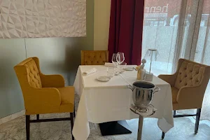 Henri Restaurant Viareggio image