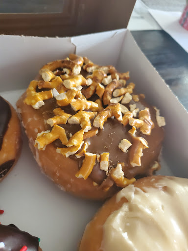 Donut Shop «Maple Donuts», reviews and photos, 50 Robinhood Dr, Goldsboro, PA 17319, USA