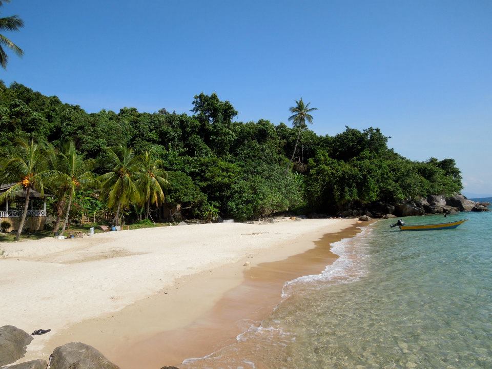 Zdjęcie Keranji Beach Resort z powierzchnią beżowy piasek