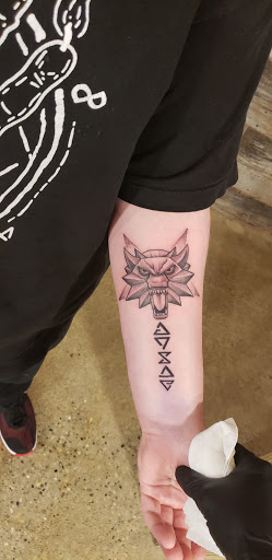 Tattoo Shop «Mothers Tattoo & Body Piercing», reviews and photos, 3625 Dixie Hwy, Elsmere, KY 41018, USA