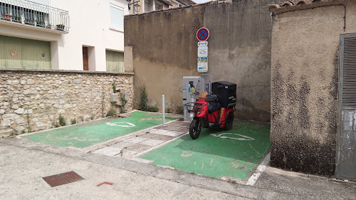 Borne de recharge de véhicules électriques RÉVÉO Charging Station Saint-Geniès-de-Comolas