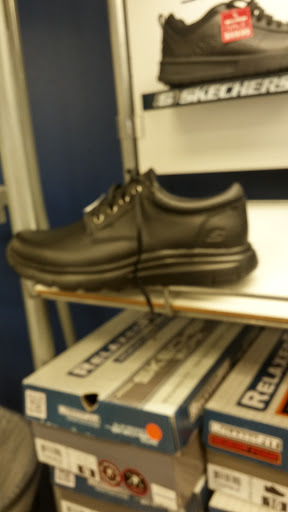 Shoe Store «SKECHERS Factory Outlet», reviews and photos, 1201 Airport Fwy #185, Euless, TX 76040, USA