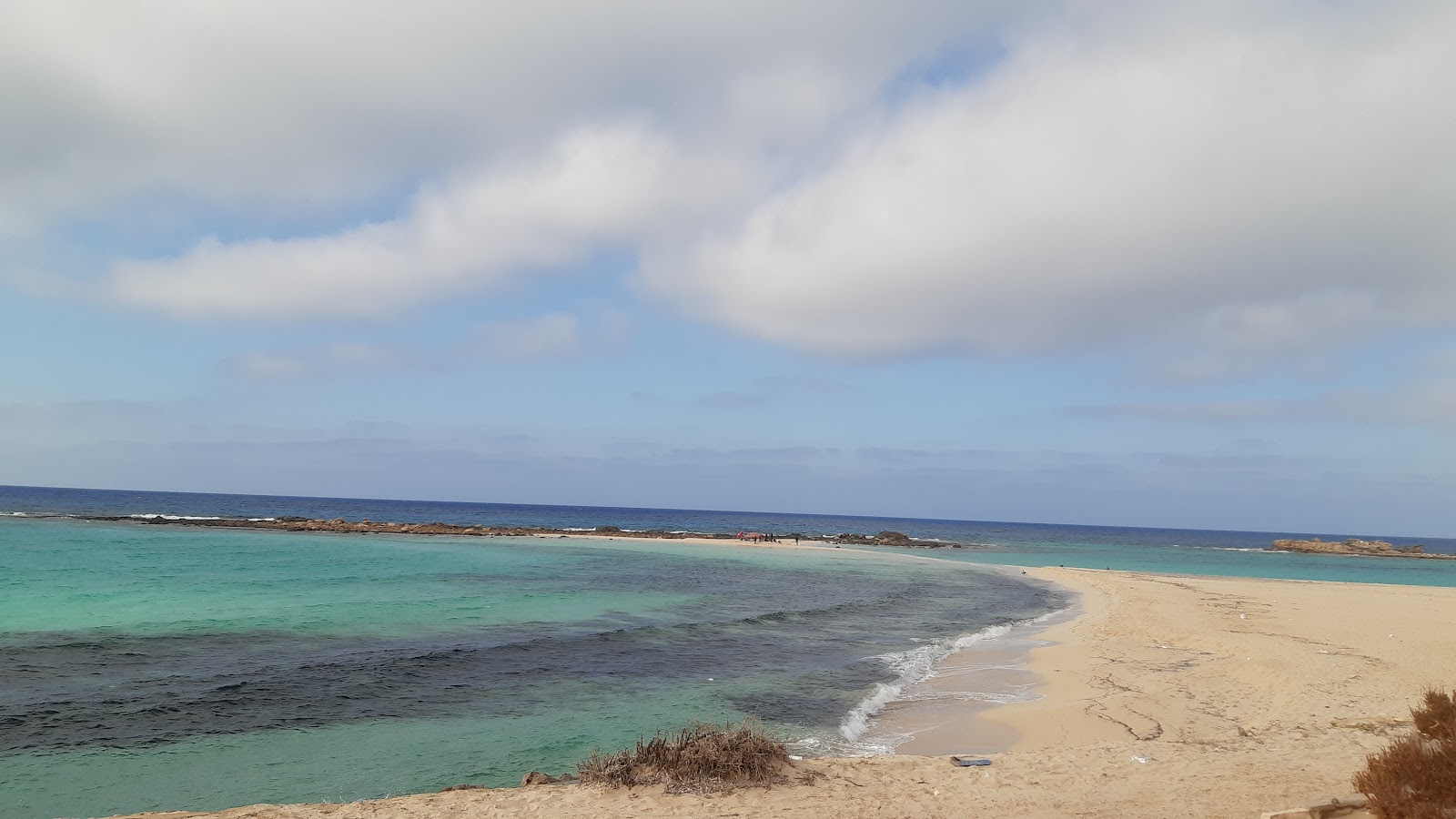 Photo de Bagosh Beach avec un niveau de propreté de partiellement propre