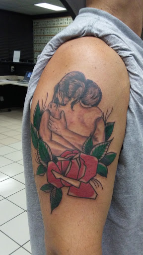 Tattoo Shop «One Love Tattoos», reviews and photos, 903 N Austin Ave, Georgetown, TX 78626, USA