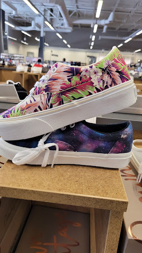 Shoe Store «DSW Designer Shoe Warehouse», reviews and photos, 23171 W Outer Dr, Allen Park, MI 48101, USA