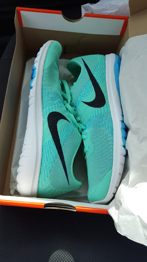 Shoe Store «Famous Footwear», reviews and photos, 12327 Limonite Ave, Mira Loma, CA 91752, USA