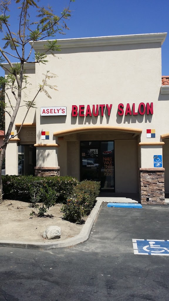 Aseli's Beauty Salon 92653