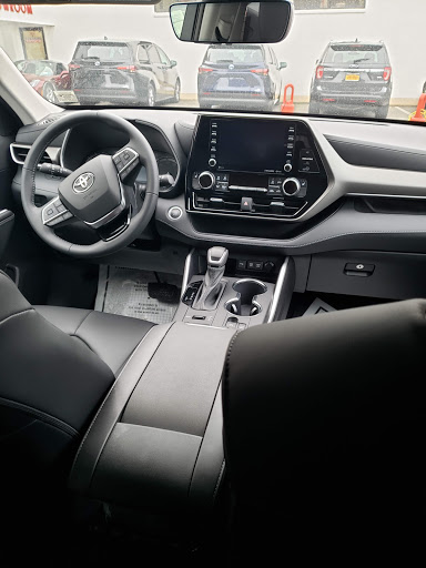 Toyota Dealer «New Rochelle Toyota», reviews and photos, 47 Cedar St, New Rochelle, NY 10801, USA