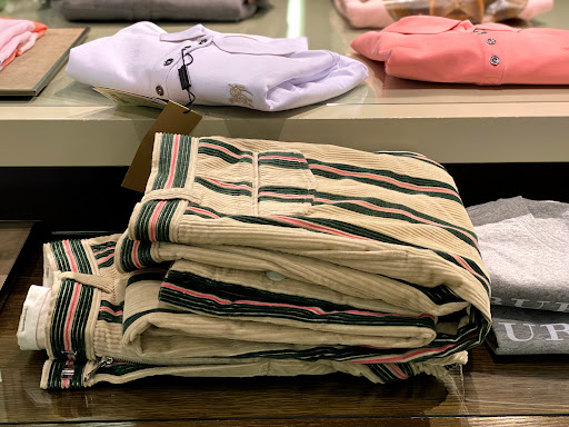 Clothing Store «Burberry Outlet», reviews and photos, 5220 Fashion Outlets Way, Rosemont, IL 60018, USA