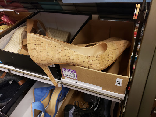 Shoe Store «DSW Designer Shoe Warehouse», reviews and photos, 345 Rockaway Turnpike, Lawrence, NY 11559, USA