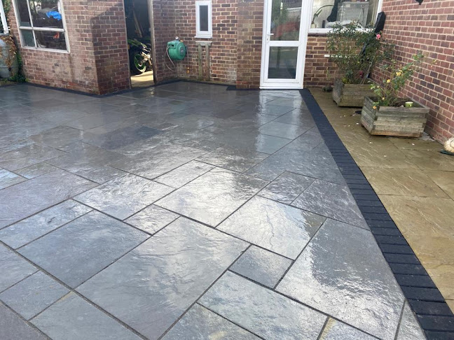 Comments and reviews of Classic Drives and Patios - Swindon
