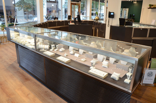 Jewelry Store «Oak Park Jewelers», reviews and photos, 101 S Marion St, Oak Park, IL 60302, USA