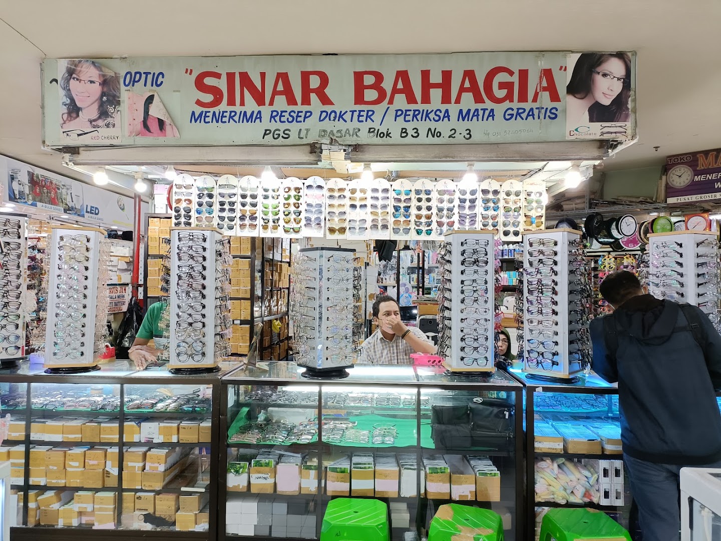 Optic Sinar Bahagia Pusat Grosir Surabaya Photo