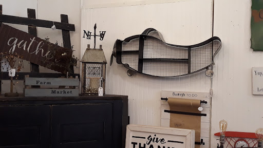 Antique Store «Logan Village Mall», reviews and photos, 977 Logan St, Noblesville, IN 46060, USA