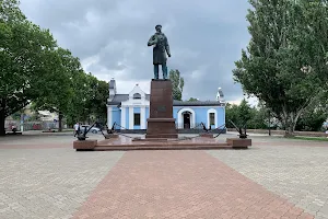 Monument to Admiral Makarov image