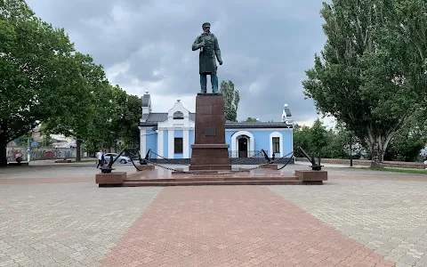 Monument to Admiral Makarov image