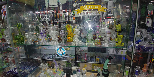 Tobacco Shop «The Hub Smoke Shop & Gifts», reviews and photos, 6410 N Oak Trafficway, Kansas City, MO 64118, USA