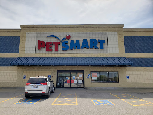 Pet Supply Store «PetSmart», reviews and photos, 2861 Veterans Memorial Pkwy, St Charles, MO 63303, USA