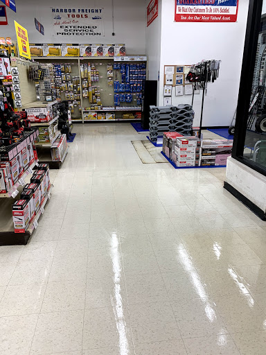 Hardware Store «Harbor Freight Tools», reviews and photos, 374 Mall Cir Dr, Monroeville, PA 15146, USA