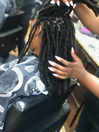 Beauty Salon «Designer Glitz & Glamour Spa and Hair Salon», reviews and photos, 222 E Aviation Blvd, Universal City, TX 78148, USA