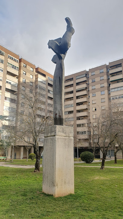 Maternidad, escultura deJosé Antonio Eslava Urra – Barañáin