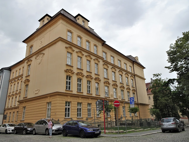 Recenze na Univerzita Palackého Olomouc - Cyrilometodějská teologická fakulta v Olomouc - Vysoká škola
