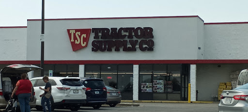 Home Improvement Store «Tractor Supply Co.», reviews and photos, 405 E Clifty Dr, Madison, IN 47250, USA