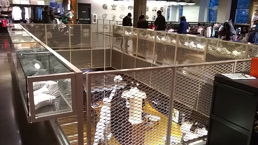 Clothing Store «Nike Portland», reviews and photos, 638 SW 5th Ave, Portland, OR 97201, USA