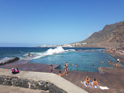 Foto av Playa de Bajamar med en rak kustlinje