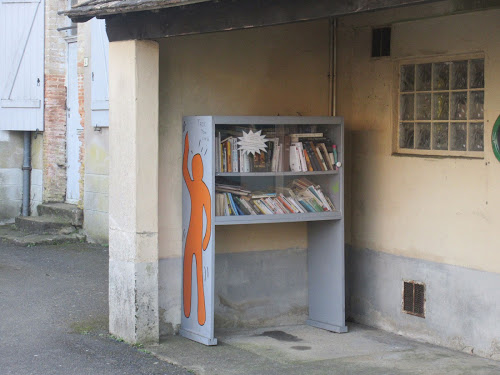 Centre culturel Boîte à livres et bande-dessinées gratuites Torcé-en-Vallée