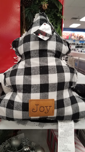 Clothing Store «Ross Dress for Less», reviews and photos, 2000 El Cerrito Plaza, El Cerrito, CA 94530, USA