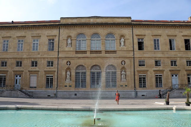 Kommentare und Rezensionen über Lycée Jean-Piaget - École supérieure Numa-Droz