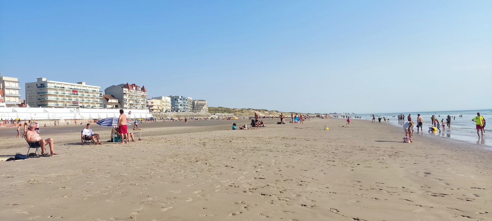 Foto di Plage de Merlimont con una superficie del sabbia beige