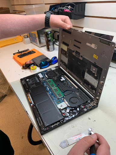 Mobile Phone Repair Shop «CPR Cell Phone Repair Eastvale», reviews and photos, 12571 Limonite Ave Suite 250, Mira Loma, CA 91752, USA