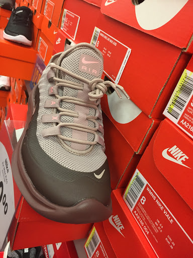 Shoe Store «Shoe Carnival», reviews and photos, 451 E Altamonte Dr, Altamonte Springs, FL 32701, USA