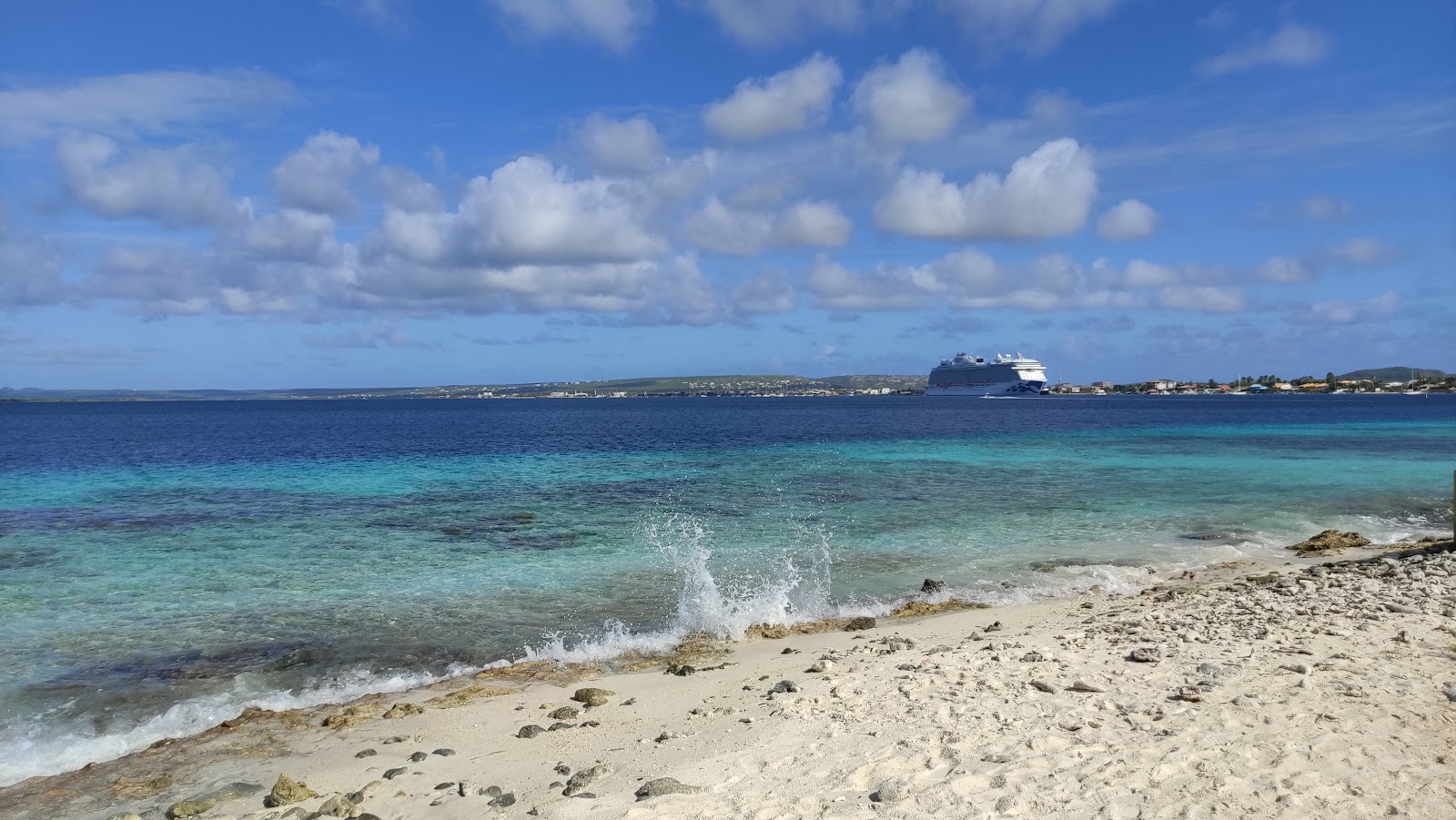 Te Amo Beach 🏖️ Kralendijk, Bonaire island, Saint Barthelemy detailed