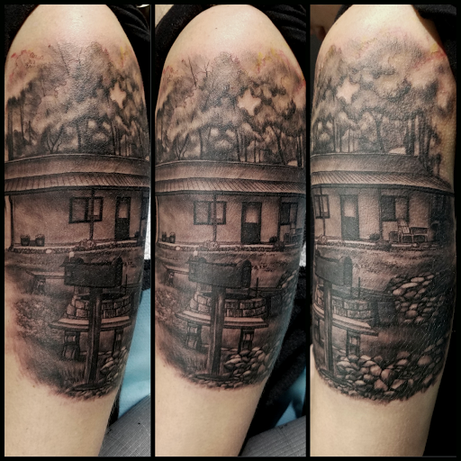 Tattoo Shop «Platinum Rose Studio & Gallery», reviews and photos, 1725 Blairs Ferry Rd, Cedar Rapids, IA 52402, USA