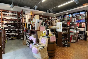 M & P Liquors and Wines of the World image