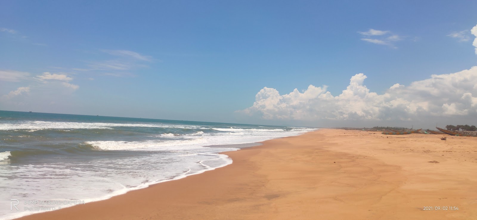 Foto de Allivalasa Beach con arena beige superficie