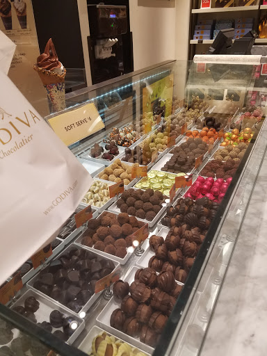 Shopping Mall «The Shops at Liberty Place», reviews and photos, 1625 Chestnut St, Philadelphia, PA 19103, USA