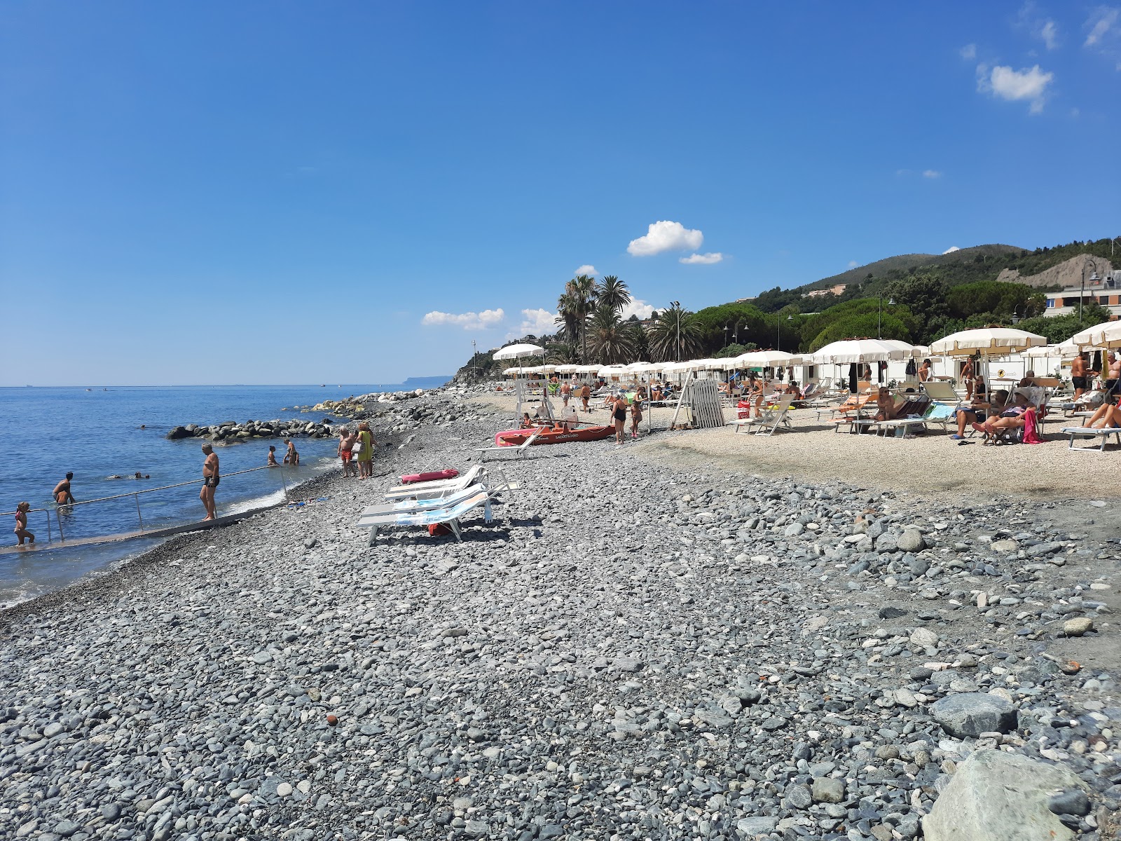 Fotografie cu Spiaggia Libera Carretta Cogoleto cu o suprafață de nisip gri și pietricel