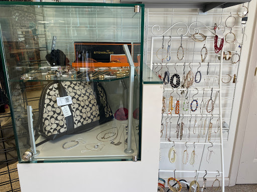 Boutique «Bearly Used Boutique», reviews and photos, 350 W Main St, Mount Joy, PA 17552, USA