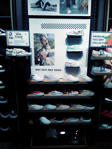 Shoe Store «Vans», reviews and photos, 1065 Brea Mall, Brea, CA 92821, USA